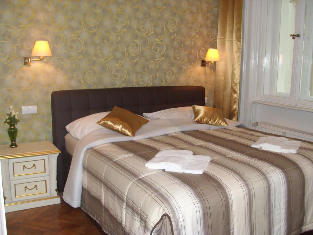 Apartment In City Center - Morassi Karlovy Vary Room photo